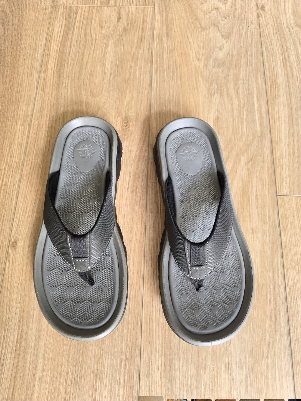 Dockers Men's Gray Black Flip Flop Sandals
